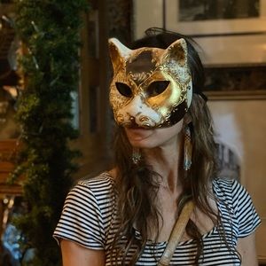 Meet your Posher, Elysa